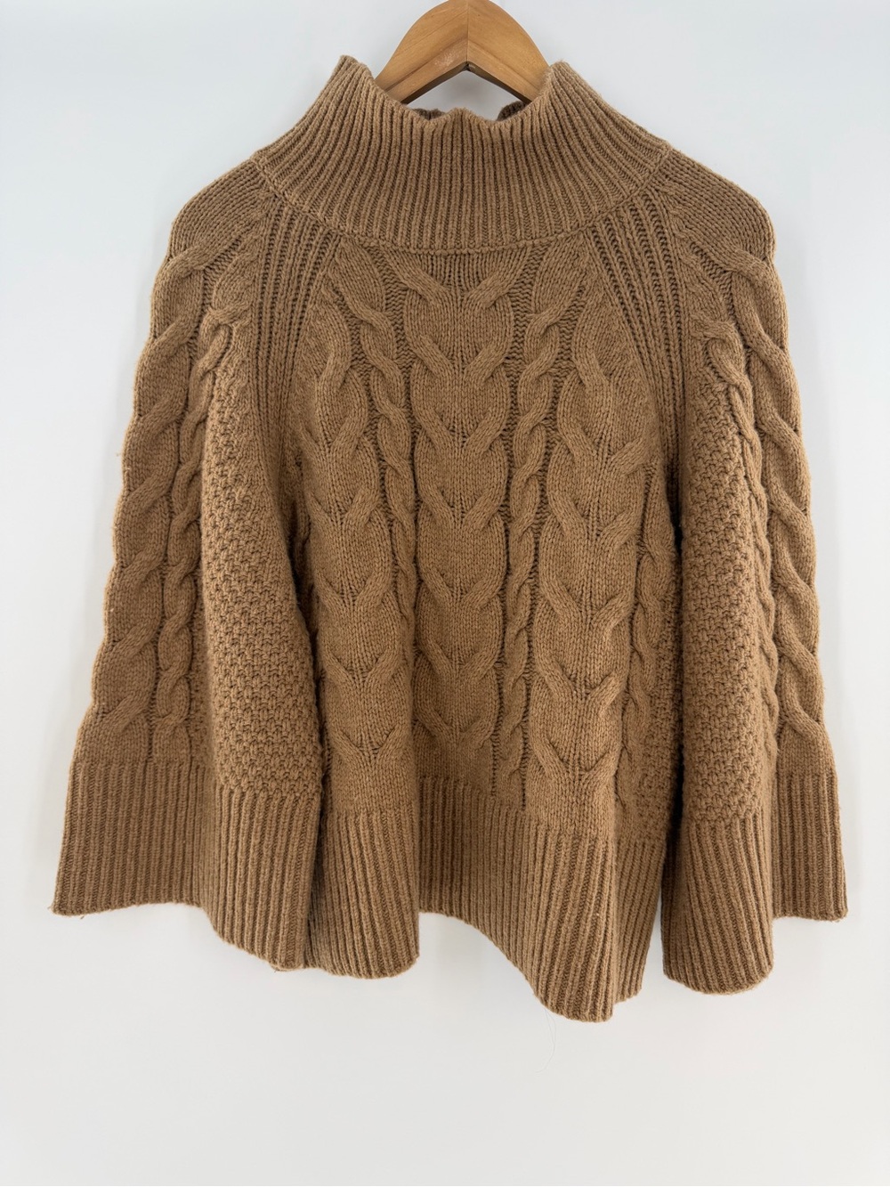 NWOT Banana Republic Cable Flare Sleeve Sweater Camel Size Medium